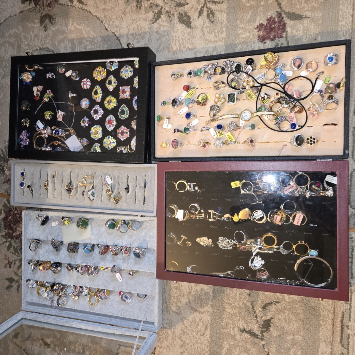 Auction Photo