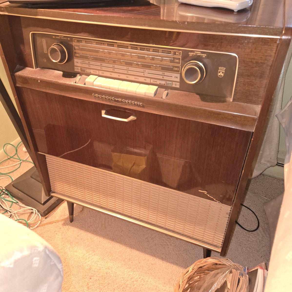 Auction Photo