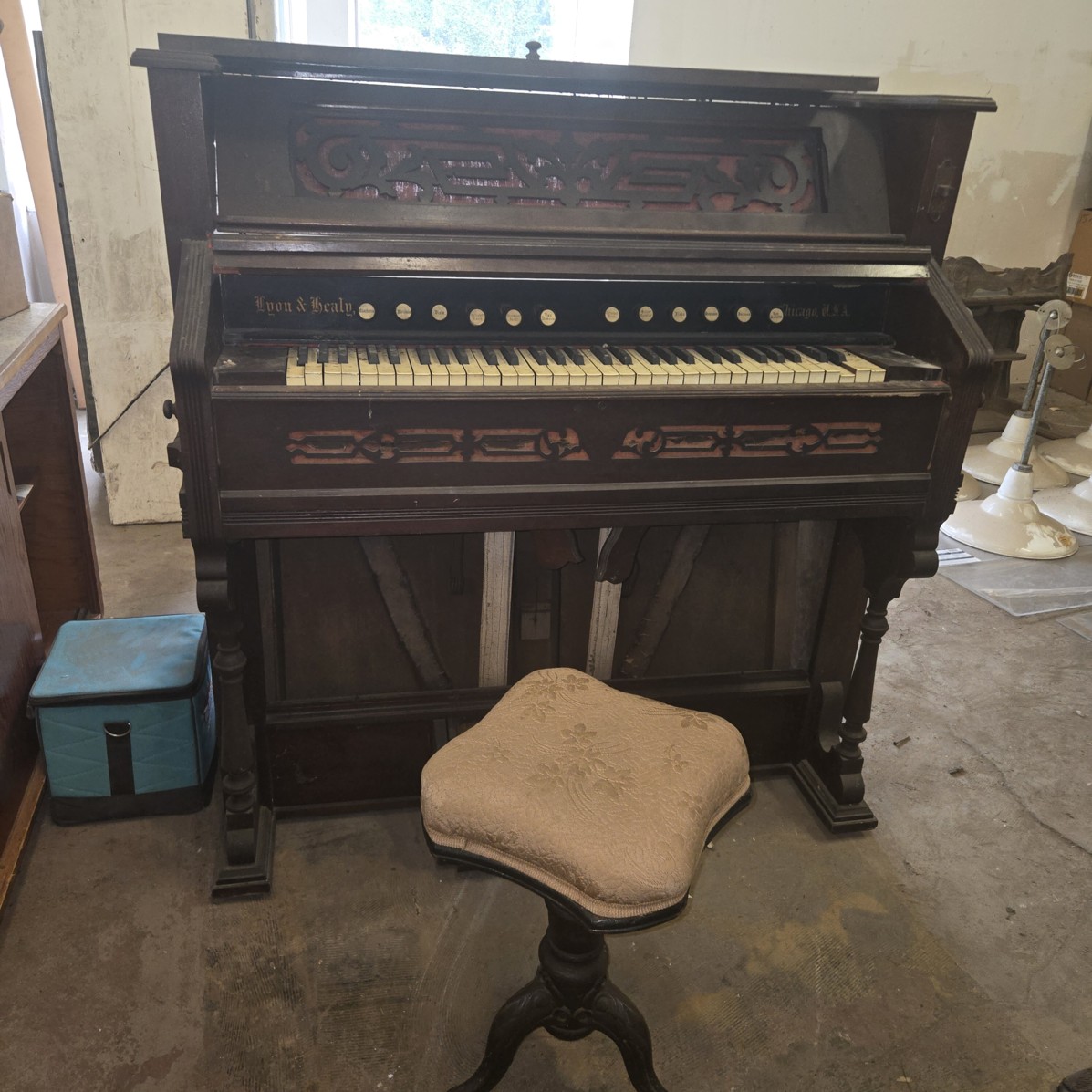 Auction Photo